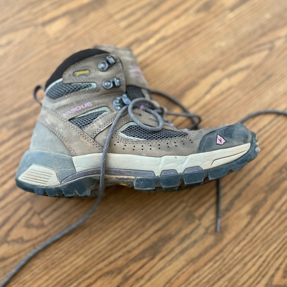 Used Vasque Hiking Boot - Picture 8 of 9